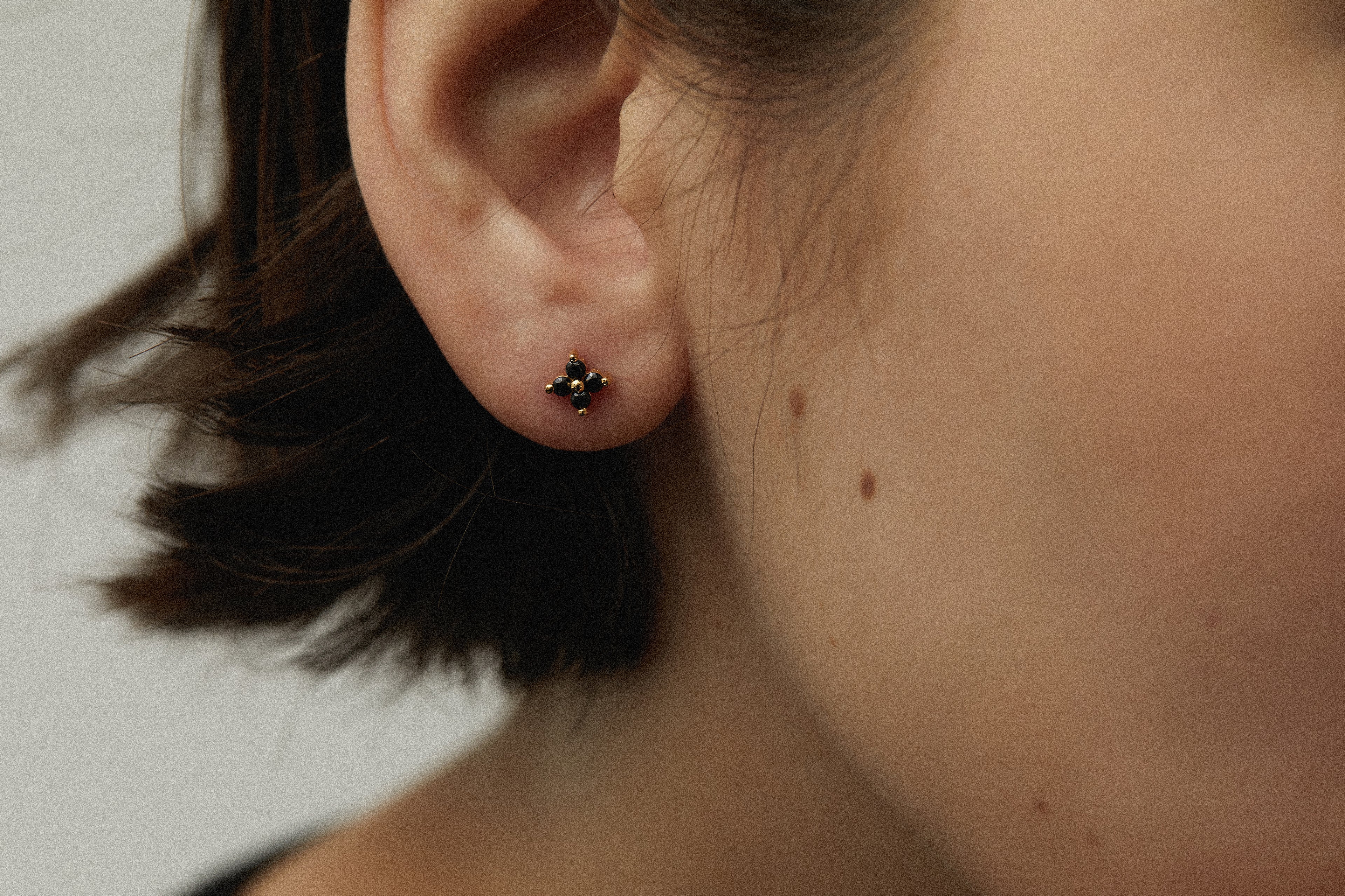 Amity Bloom Onyx Gold